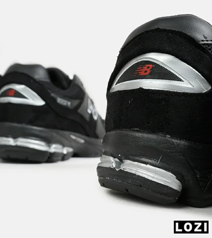 کفش کتانی مشکی NEW BALANCE 2002R