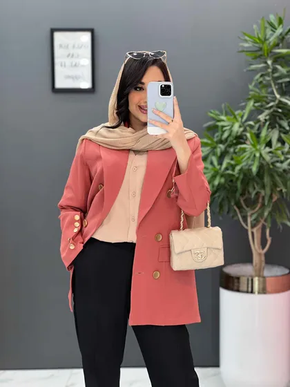مانتو مازراتی دکمه طلایی