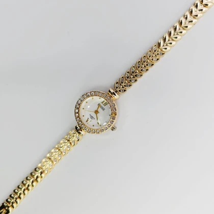 ساعت مچی زنانه مجلسی EHHE نگین‌دار با موتور کوارتز