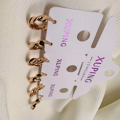 گوشواره حلقه‌ای ژوپینگ مدل «پیچک طلا» | مینی‌لوپ‌های بافت‌دار و درخشان