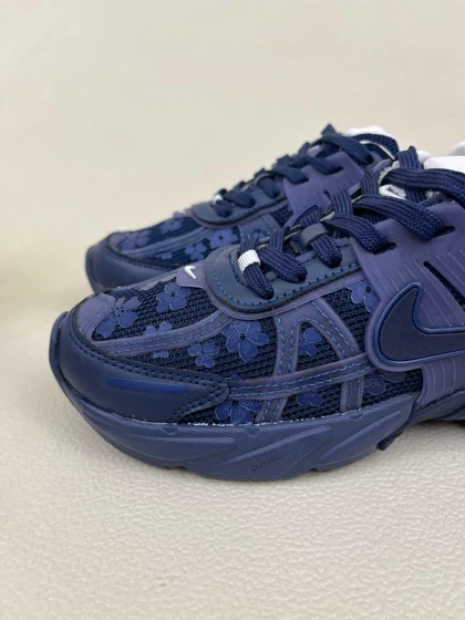کتانی زنانه نایک وی تو کی طرح گل‌دار | کتانی زنانه نایک وی تو کی طرح گل‌دار nike v2k Flowers Run Womans کد 1325 کد 264
