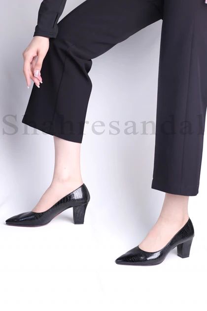 کفش پرسنلی پاشنه‌دار زنانه پوست ماری