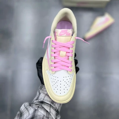 کفش نایک ایر جردن وان لو ترویس اسکات شای پینک Nike Air Jordan 1 Low Travis Scott Shy Pink