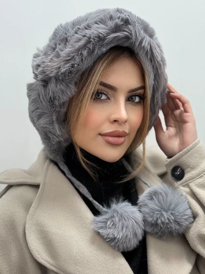 کلاه منگوله‌دار دور خز