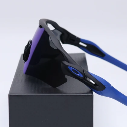 عینک از برند OAKLEY کد 181434