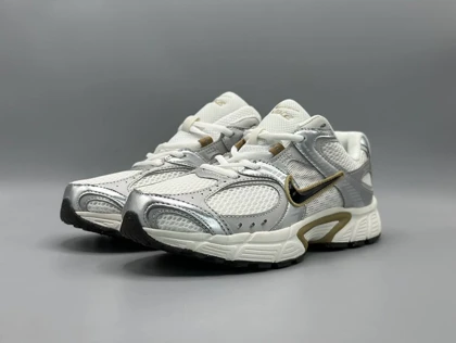 کتانی نایکی وی 5 کی رانر سیلور طلایی/Nike