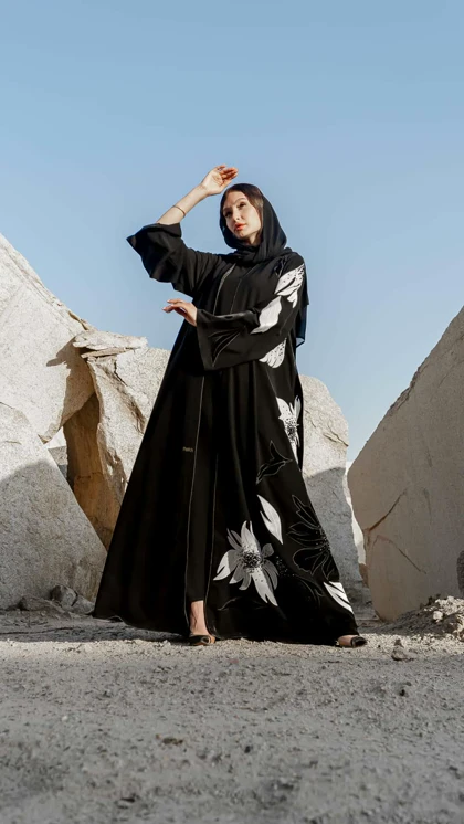 عبا وسیمه سفید مشکی