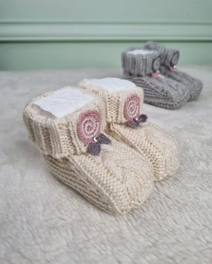 پاپوش کاموایی نوزادی طرح پاپیون