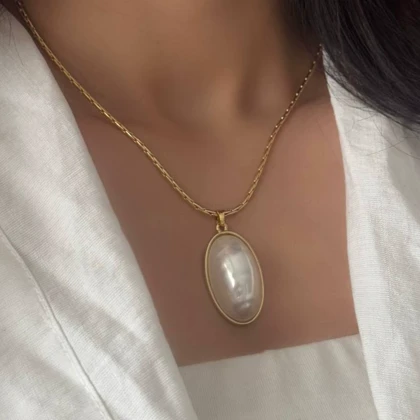 گردنبند باروک سفید زنانه