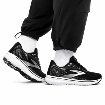 کفش کتانی رانینگ مردانه بروکس مشکی Brooks Chost