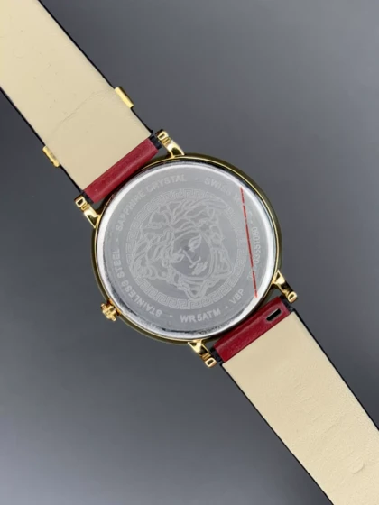 ساعت مچی ورساچه بند چرمی قرمز صفحه سفید Versace
