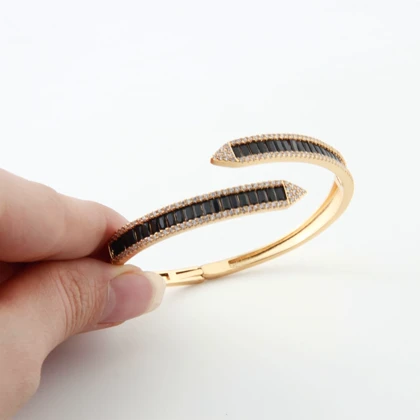 نیم ست دخترانه مدل میخی نگین‌دار