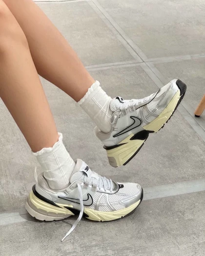 نایک وی تو کی ران Nike v2k run کد 601