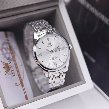 ساعت مچی مردانه اولوز OLEVS بند استیل نقره ای صفحه نمایش سفید