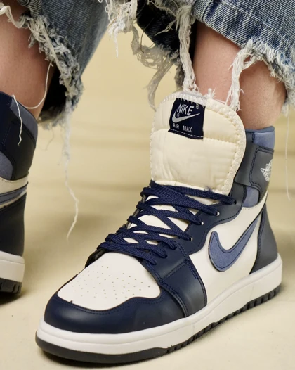 کتانی ساق‌دار زنانه جردن 1 (ولنتینو)