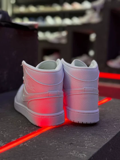کتانی نایک ایر جردن1 سفید ساق‌دار مستر کوالیتی Nike Air Jordan1 Triple White sneakers