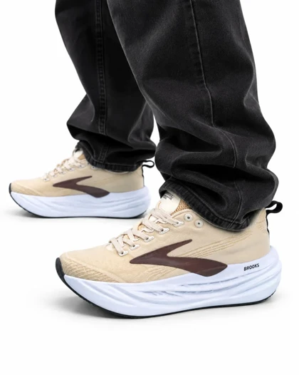 کفش کتانی رانینگ مردانه بروکس زیره ژله ای کرم BROOKS