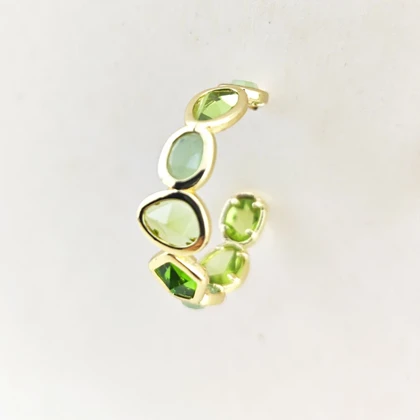 گوشواره تاش مدل میخی زمردی کد M95