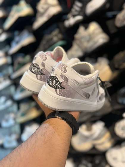 کتانی زنانه جردن وان کاستوم