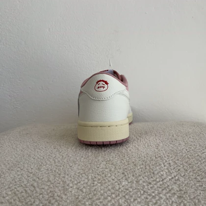 ترویس جردن صورتی-کرم