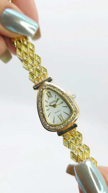 ساعت مچی زنانه مجلسی EHHE نگین‌دار با موتور کوارتز