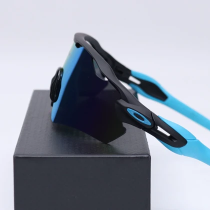 عینک از برند OAKLEY کد 181432