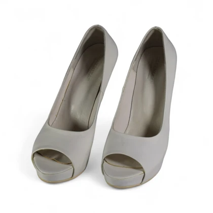 صندل زنانه چرمیران مدل شنلی کرم