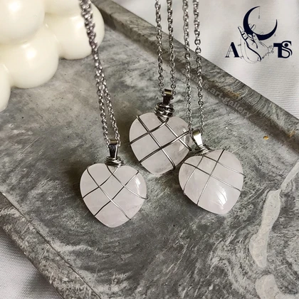 گردنبند باربی سنگ رزکوارتز اصل