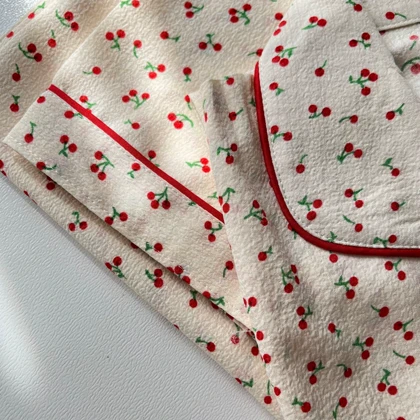 ست بلوز و شلوار راحتی موسلین طرح باغ آلبالو ریز