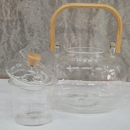 قوری پیرکس شفاف دسته چوبی 1200میل