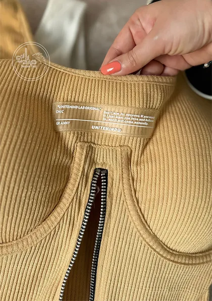 کاپ‌دار وسط زیپ