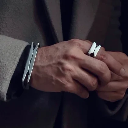 دستبند بنگل مردانه طرح سورنا، نمادی از قدرت و اصالت