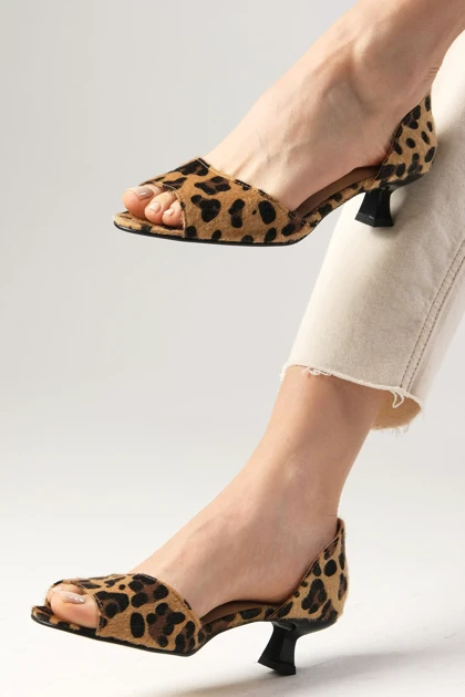 کفش پاشنه‌بلند کلاسیک زنانه میوگوستو mio-gusto