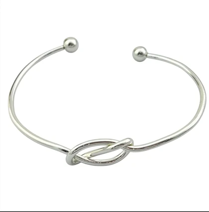 دستبند زنانه بنگل مینیمال طرح گره مانا