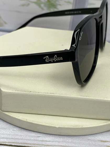 عینک آفتابی Ray-Ban مدل RB 4356 فریم کائوچو و عدسی پلی‌کربنات با استاندارد UV400