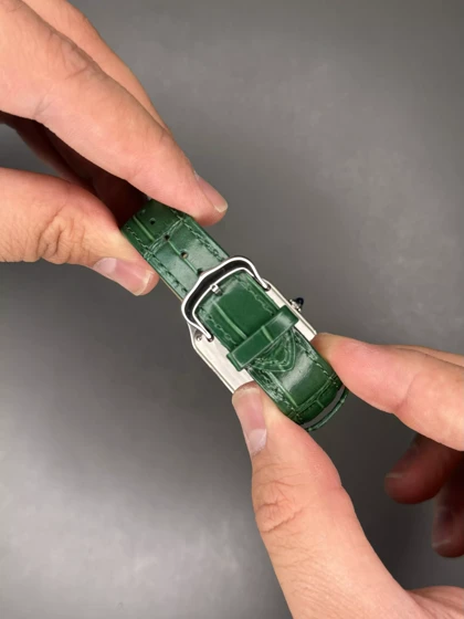 ساعت مچی کارتیه دومونت بند چرمی سبز صفحه سفید Cartier