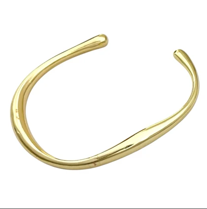 دستبند زنانه بنگل مدل گلدی‌لاین طرح خط طلایی مینیمال