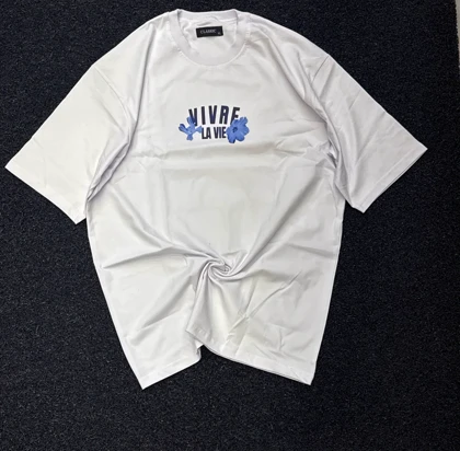 تیشرت لش پشت چاپ سفید طرح ویور لا وی - زندگی را زیبا زندگی کن