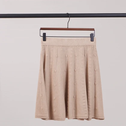 دامن کوتاه هانا