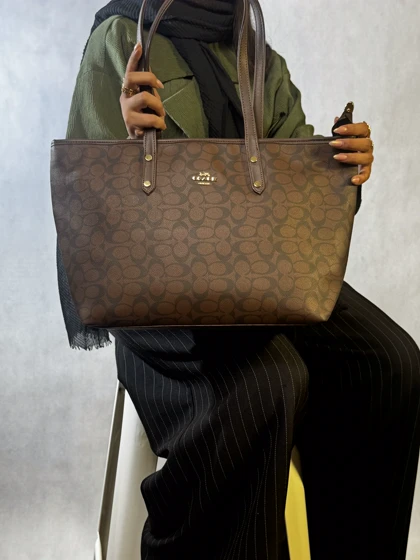 کیف زنانه توت بگ کوچ 2رو Coach قهوه‌ای مدل پرمیوم چرم مصنوعی