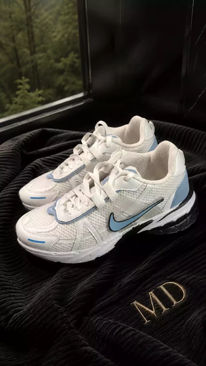 کفش کتانی مردانه سفید V2K NIKE