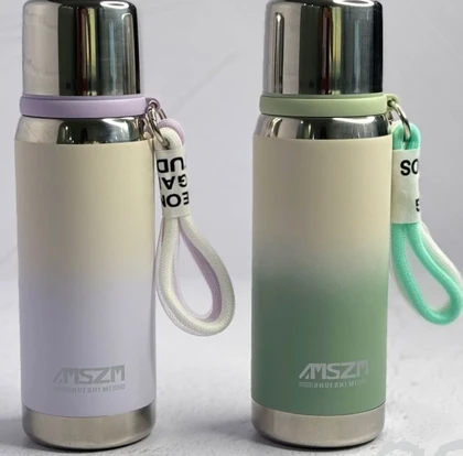 فلاسک تمام استیل کاپ‌دار برند SZM حجم 550 به همراه بند دستی