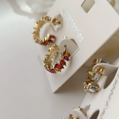 گوشواره جواهری تک‌رنگ