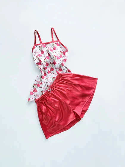 ست لباس خواب تاپ و شورتک ساتن طرح ولنتاین