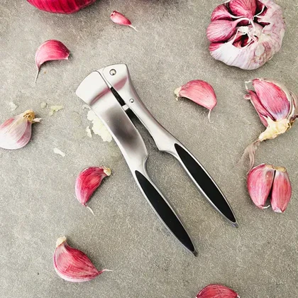 سیر له کن دسته بادامی شنگیا