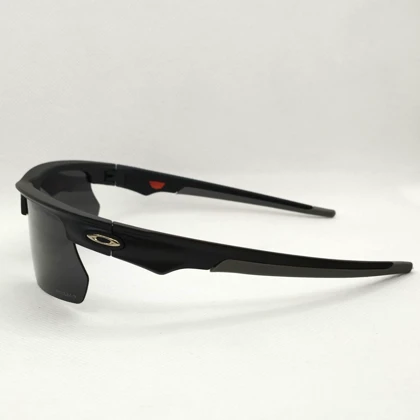 اوکلی BLACK 009400