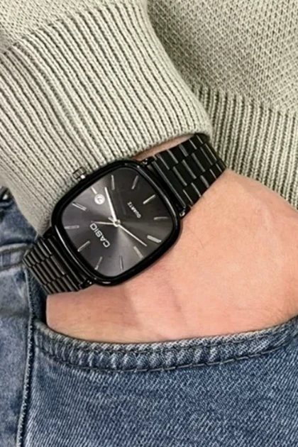 ساعت مردانه کاسیو اولدمانی مدل صفحه مربع تمام مشکی