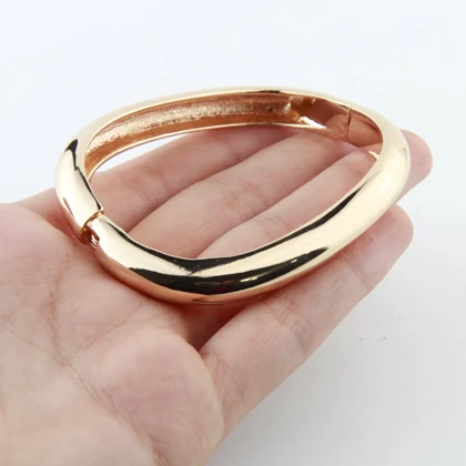 دستبند زنانه طرح بنگل مدل مستطیل منحنی