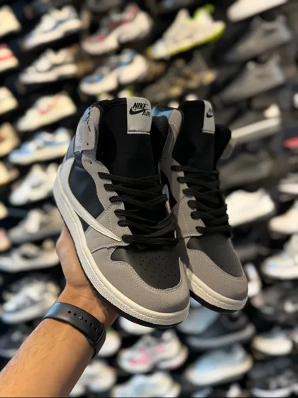 کتانی ترویس ساق‌دار مردانه طوسی مشکی