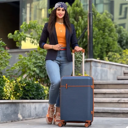 چمدان نشکن تیتان پلورا مدل TITANPLORA - TP6600M Universal Travelle سایز متوسط